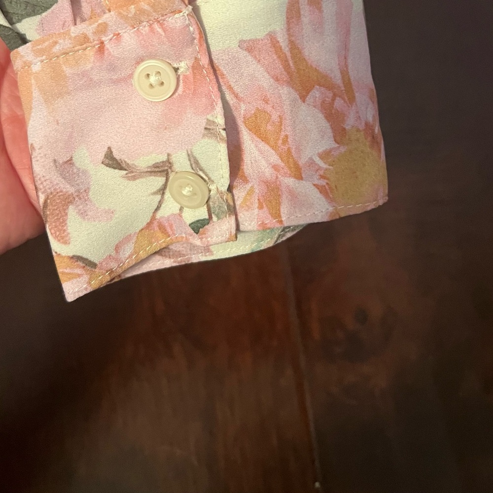 Express Women’s Blouse Floral Pink Green Cream Button Down XSmall New With Tags - Picture 4 of 8